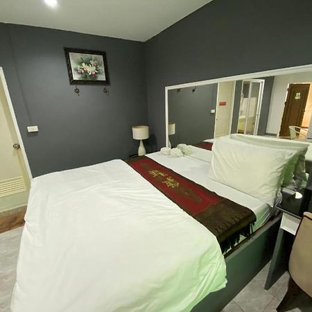 Kacha Resort Bangkok Bagian luar foto