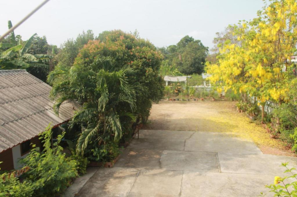 Kacha Resort Bangkok Bagian luar foto