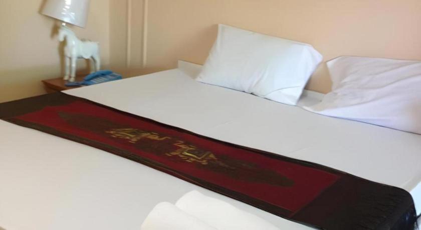 Kacha Resort Bangkok Bagian luar foto