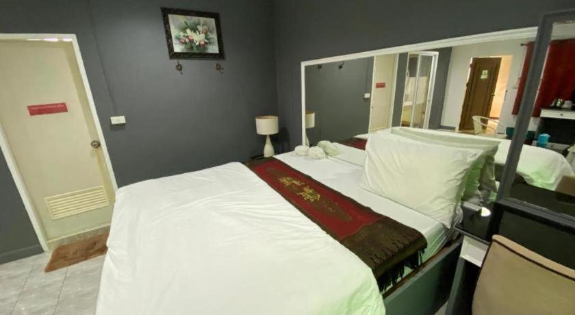 Kacha Resort Bangkok Bagian luar foto